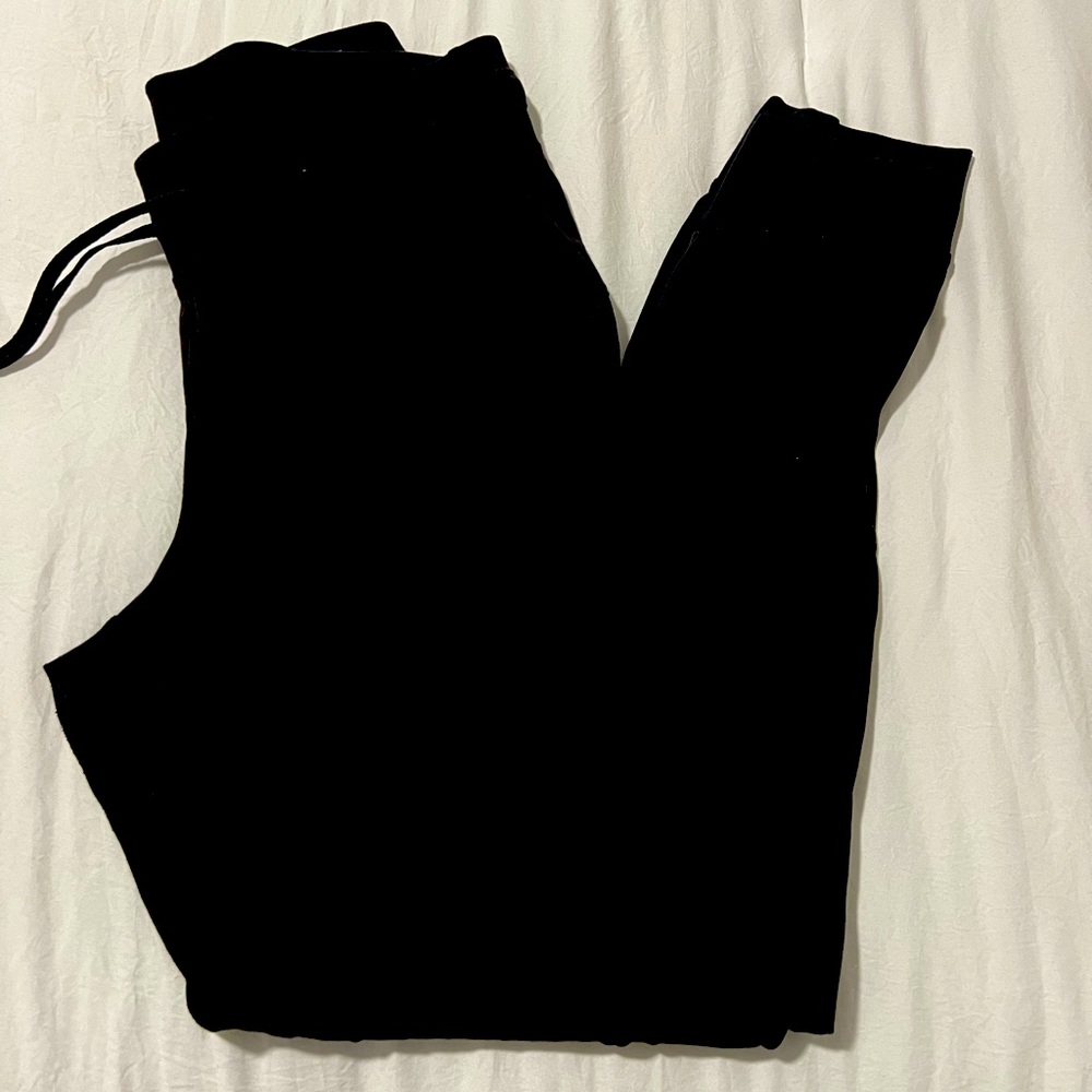 Lululemon black soft joggers, Size 8